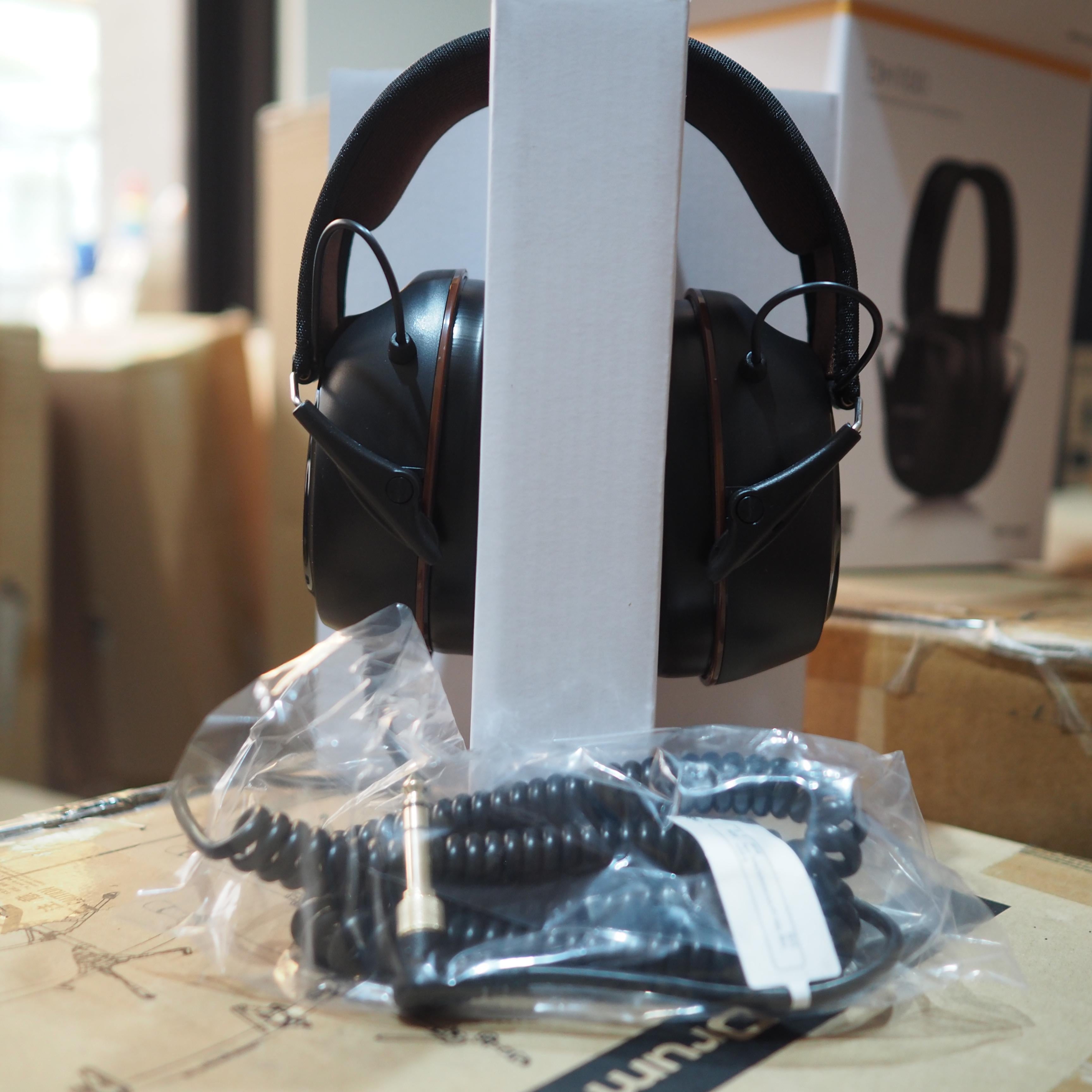 BEHRINGER DH100 Professional Studio Reference Headphones | Drummer