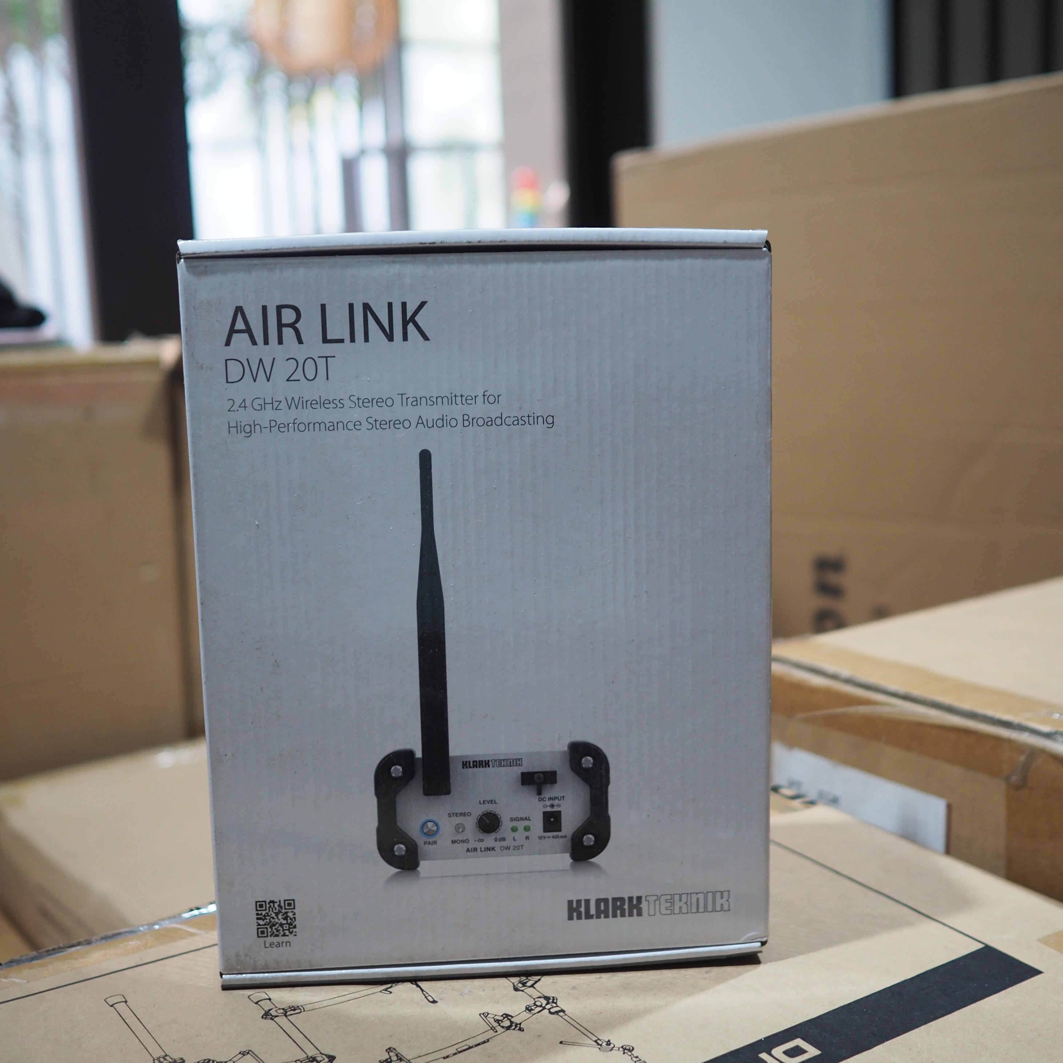 Klark Teknik DW 20T 2.4 Ghz Wireless Stereo Transmitter Audio Broadcasting