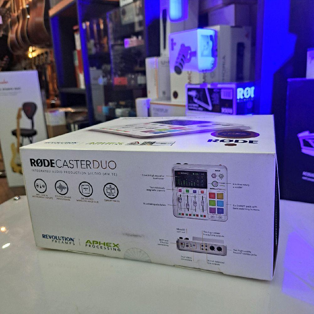 RodeCaster Pro II Integrated Audio Production Studio - Soundcard Mixer Livestreaming Rode Caster Pro II