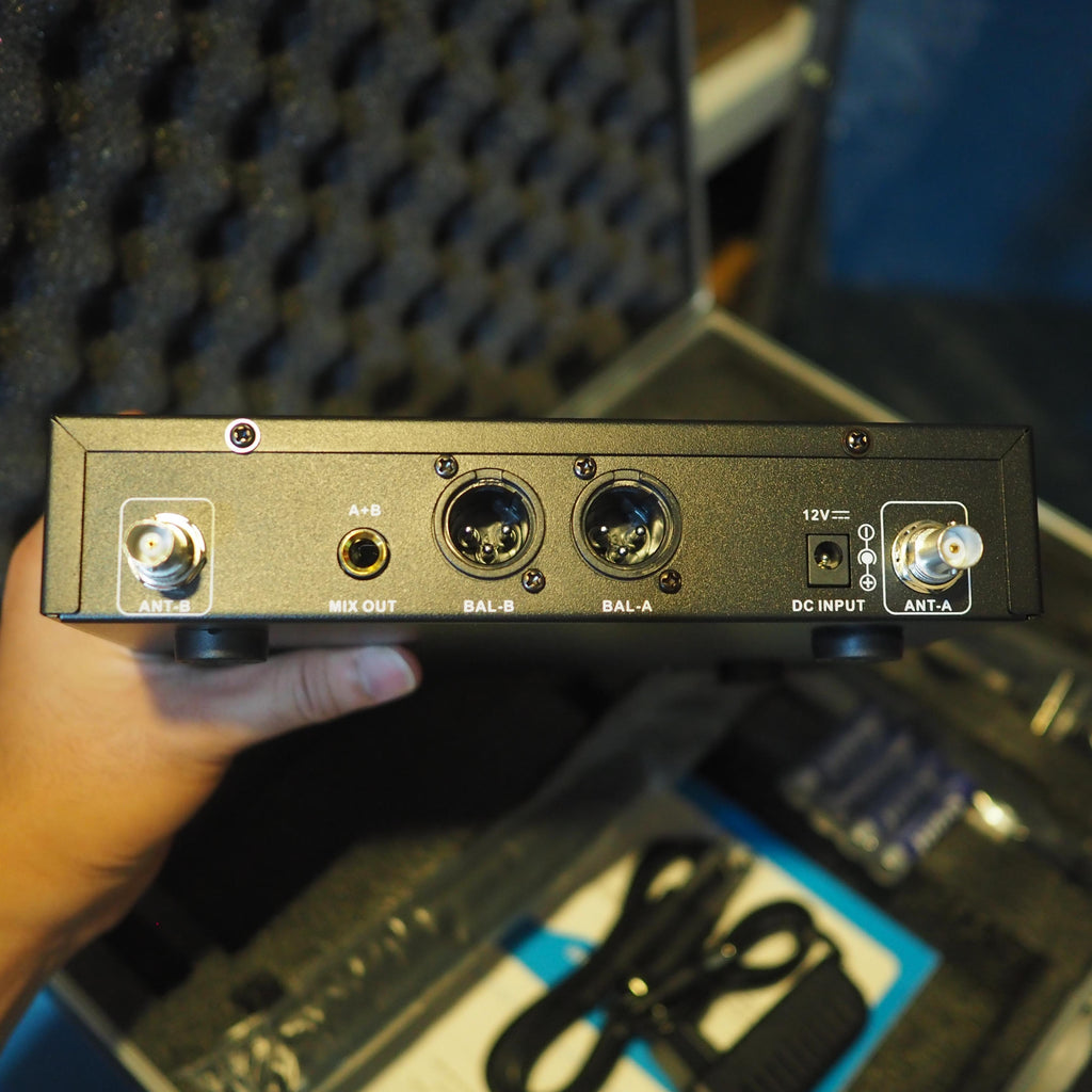 RECORDINGTECH RT ROYALE200 CLIP ON & HANDHELD WIRELESS SYSTEM
