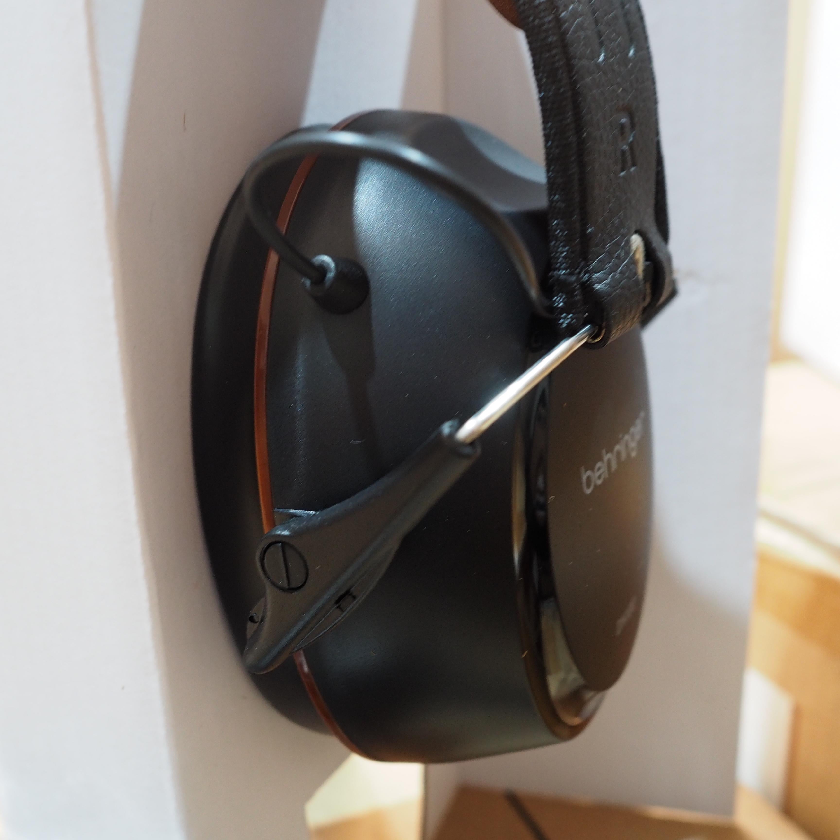 BEHRINGER DH100 Professional Studio Reference Headphones | Drummer