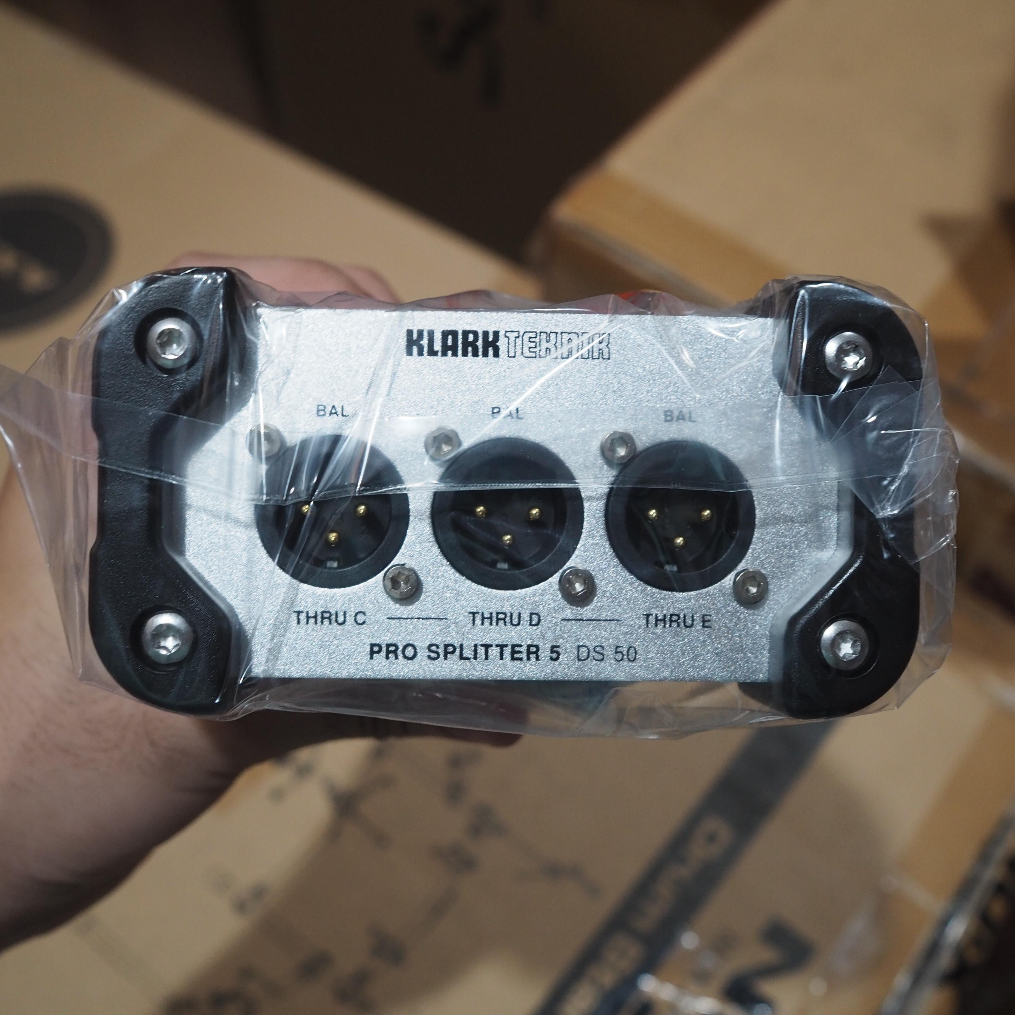 Klark Teknik DS 50 Assive 1-In/2-Out Signal Splitter With Extended Dynamic Range