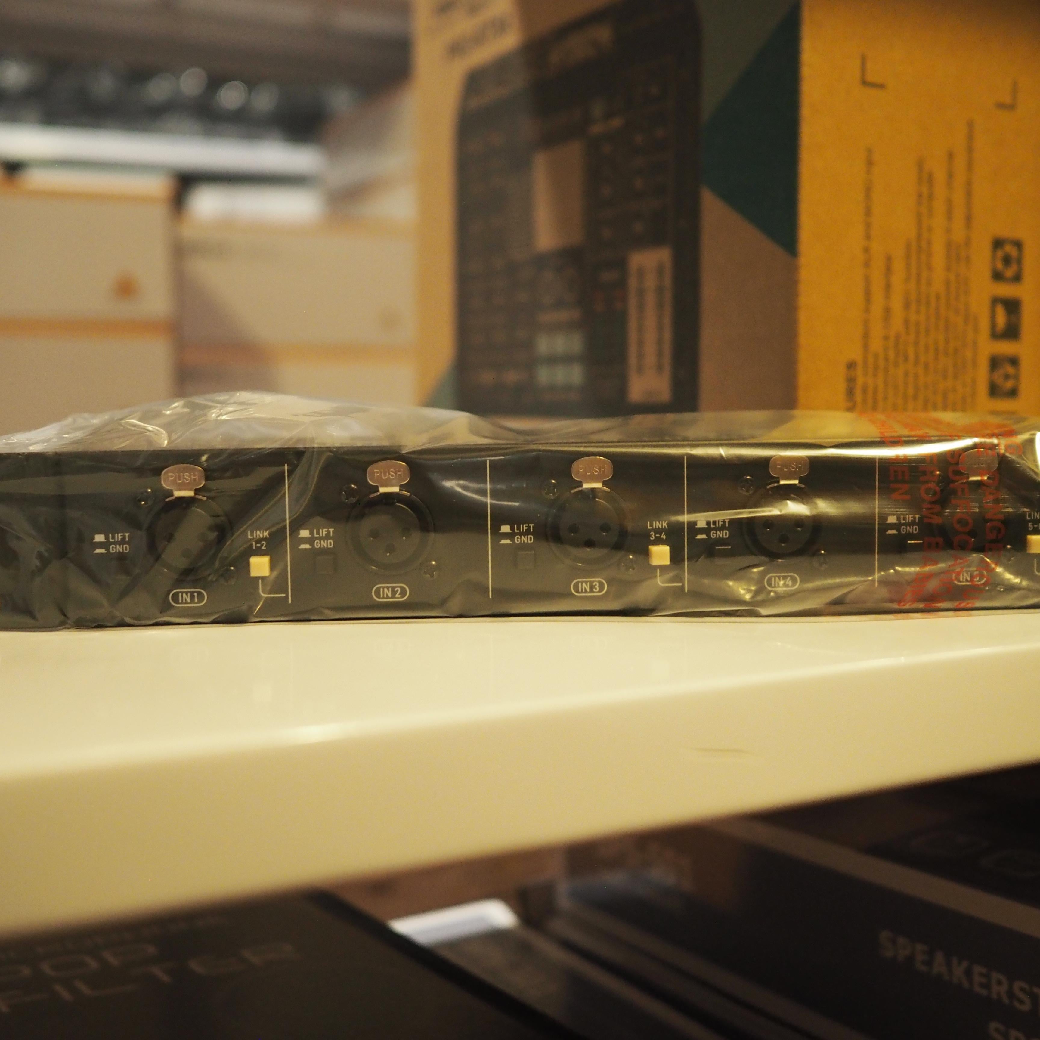 BEHRINGER ULTRALINK MS8000 8 Channel Microphone Splitter