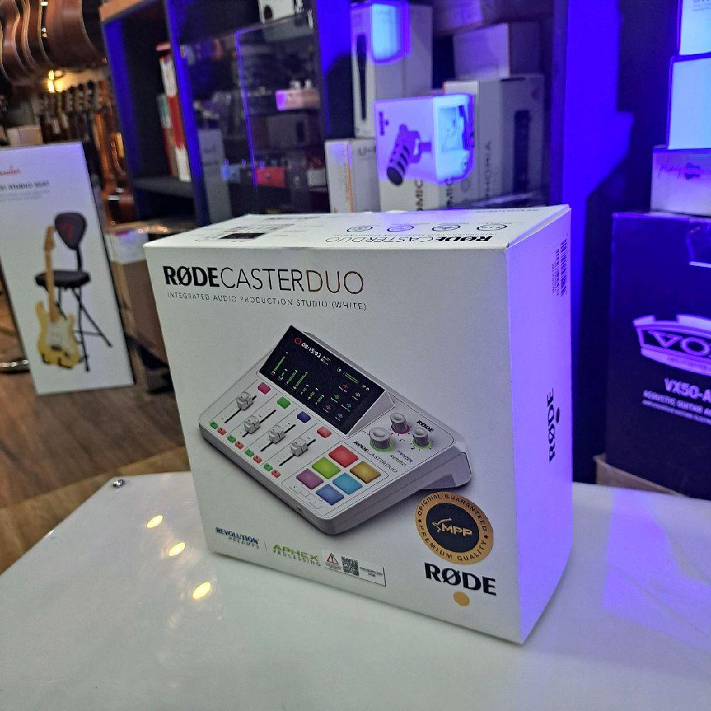 RodeCaster Pro II Integrated Audio Production Studio - Soundcard Mixer Livestreaming Rode Caster Pro II