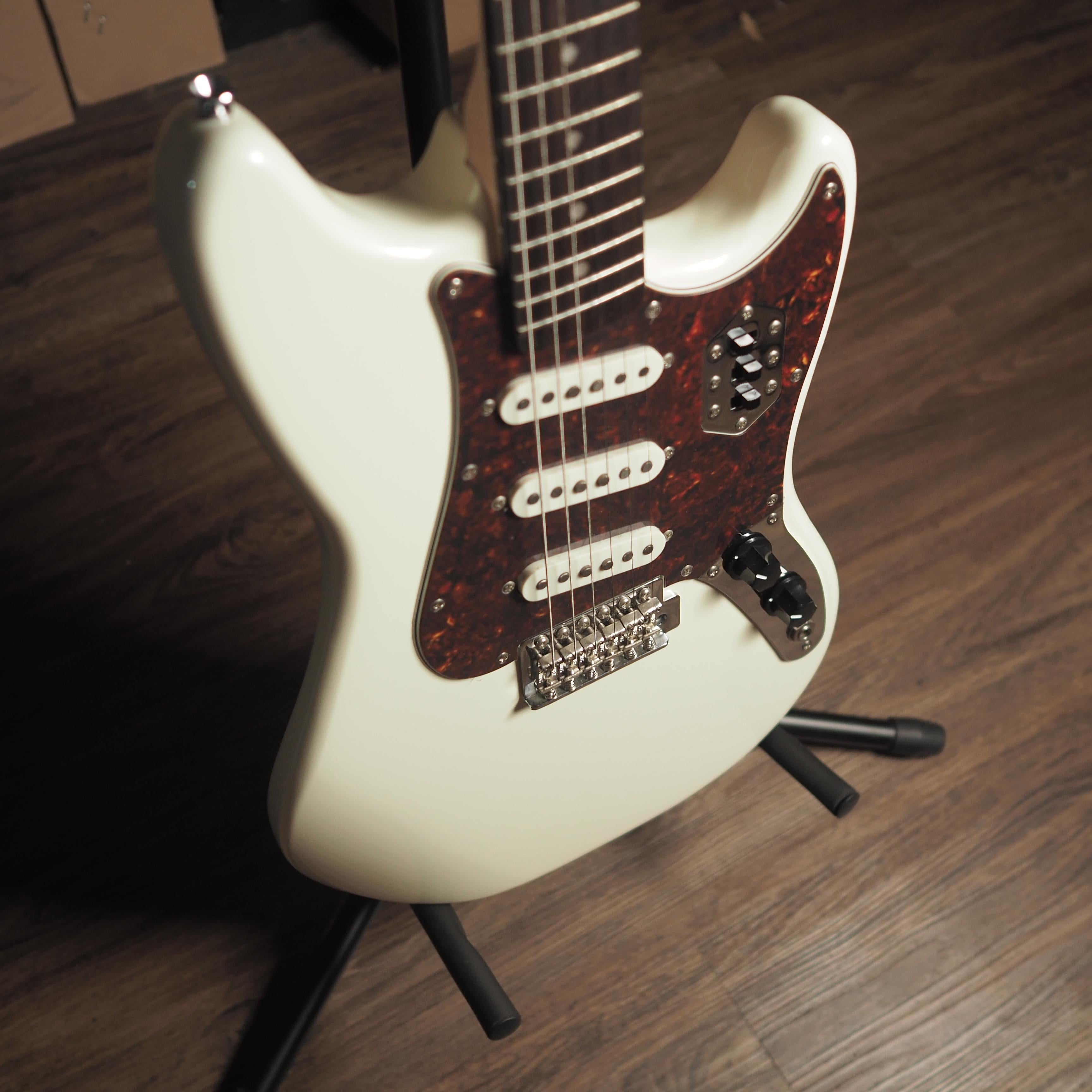 Squier Paranormal Series Cyclone Electric Guitar | Gitar Listrik