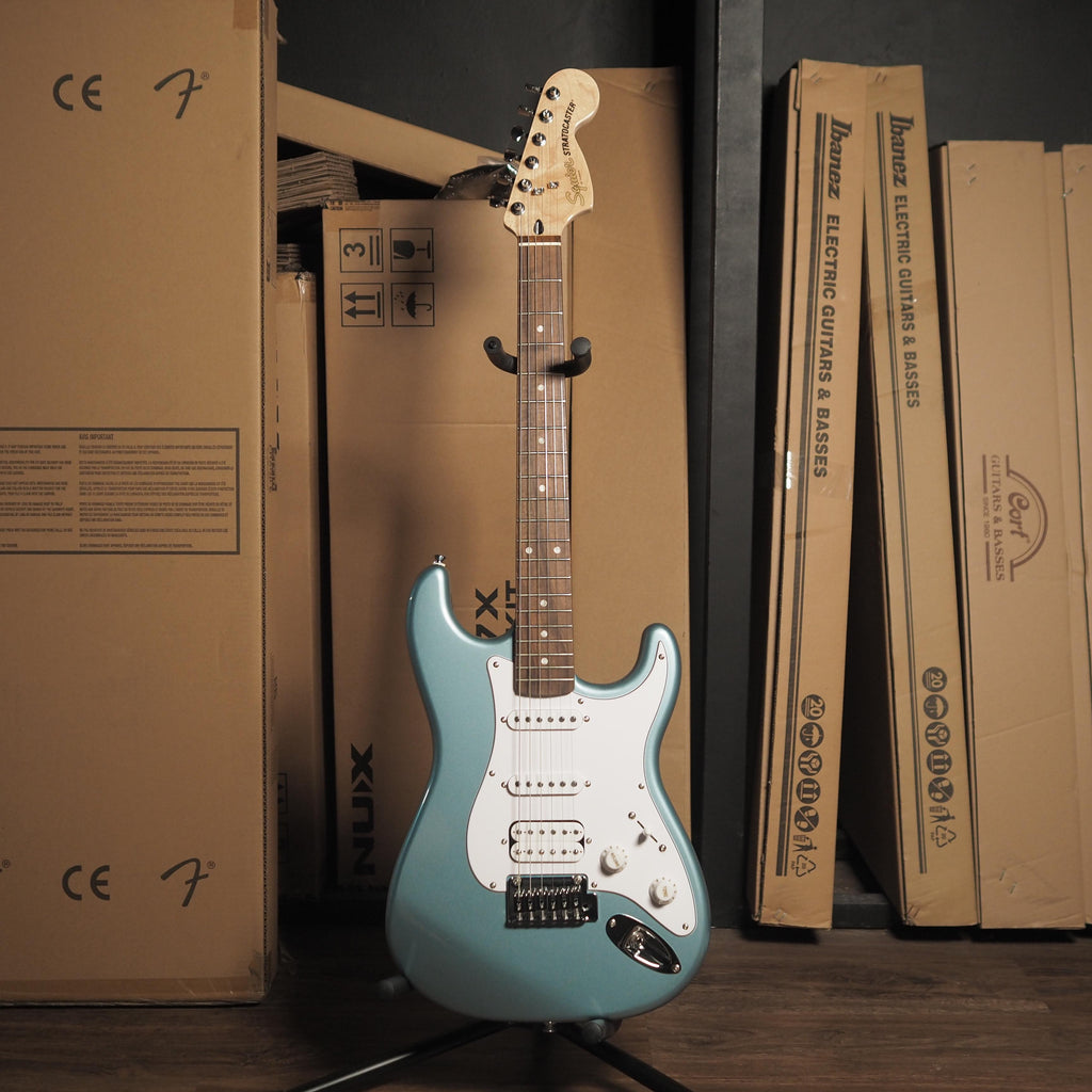 Squier Affinity Series Stratocaster Junior HSS Electric Guitar, Laurel FB - Gitar Elektrik