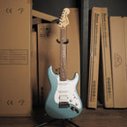 Squier Affinity Series Stratocaster Junior HSS Electric Guitar, Laurel FB - Gitar Elektrik