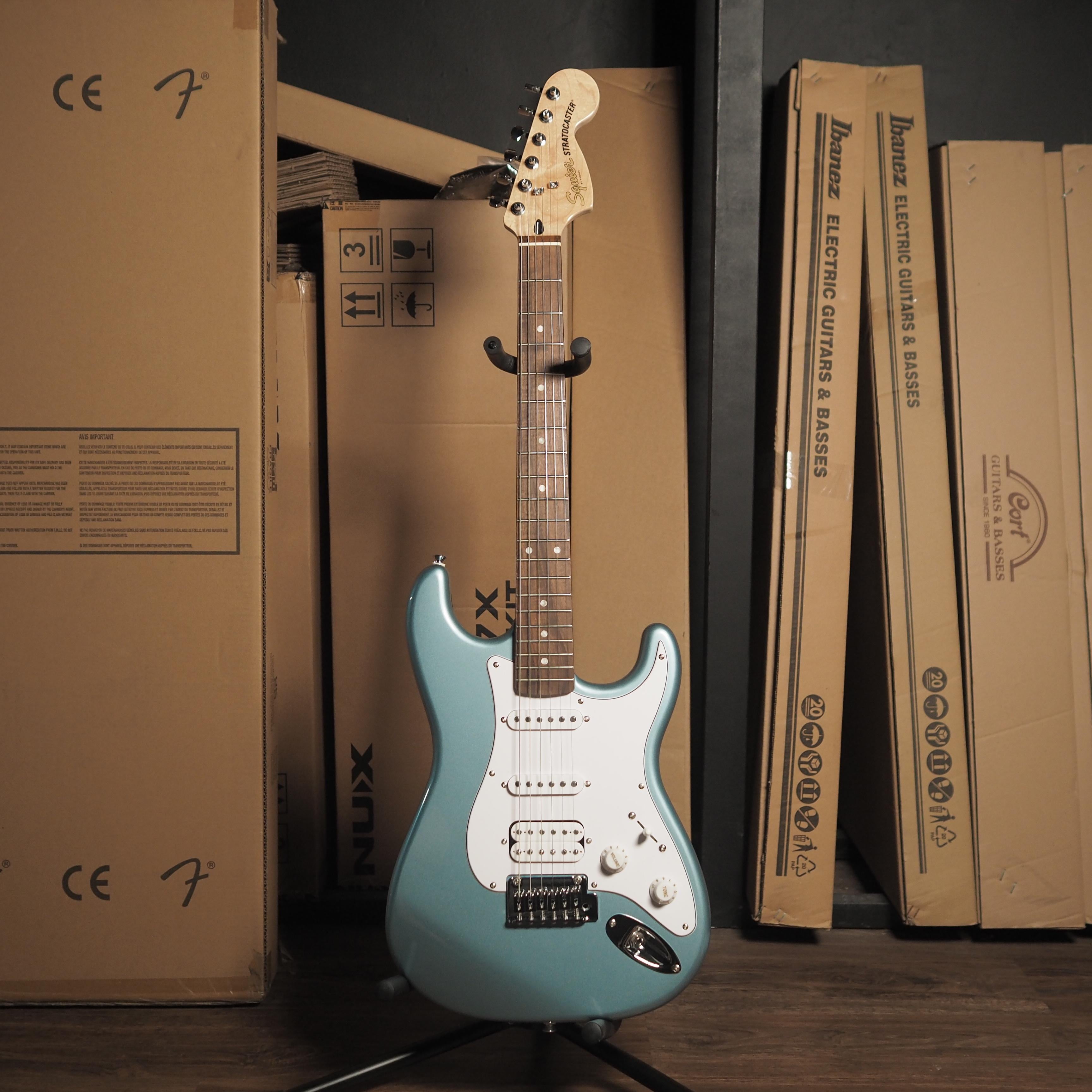 Squier Affinity Series Stratocaster Junior HSS Electric Guitar, Laurel FB - Gitar Elektrik